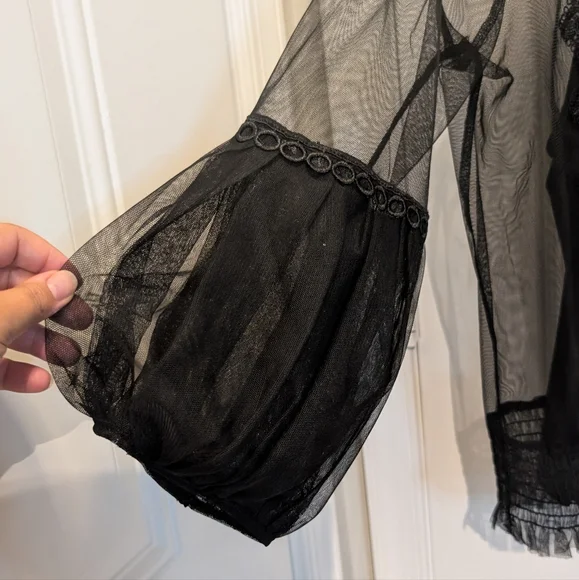 GUESS‎ Luigi Appliqué Smocked Top Size Medium Black - Picture 3 of 9